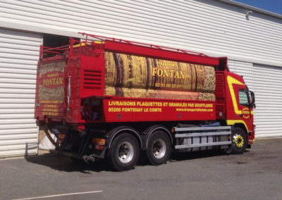 Chargement du camion par boisseau Bois Energie Distribution